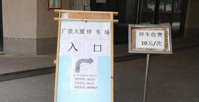  前往|夏天来滴水湖泛舟湖上！自驾前往没车位？这9栋大厦对游客开放啦