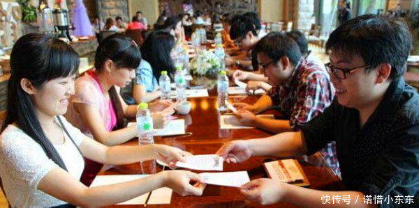  服务员|女子去相亲，男子有事中途结账先离开，女子走时，服务员说没结账