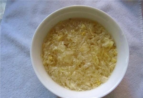 放糖|炖银耳汤直接放糖就大错特错了多加这“1步”,银耳羹清甜粘稠