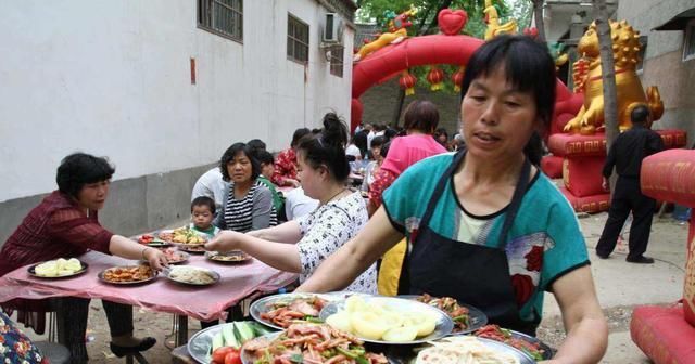 农村|宁愿在农村吃300元一桌的酒，也不愿在酒店摆一桌，这是为何？