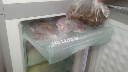 健康|家里冰箱打死都不能放这4种物品,赶快拿走,别拿家人健康开玩笑