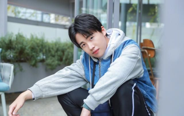  麒麟|郭麒麟没有参加《德云斗笑社》，却每一期都“被点名”