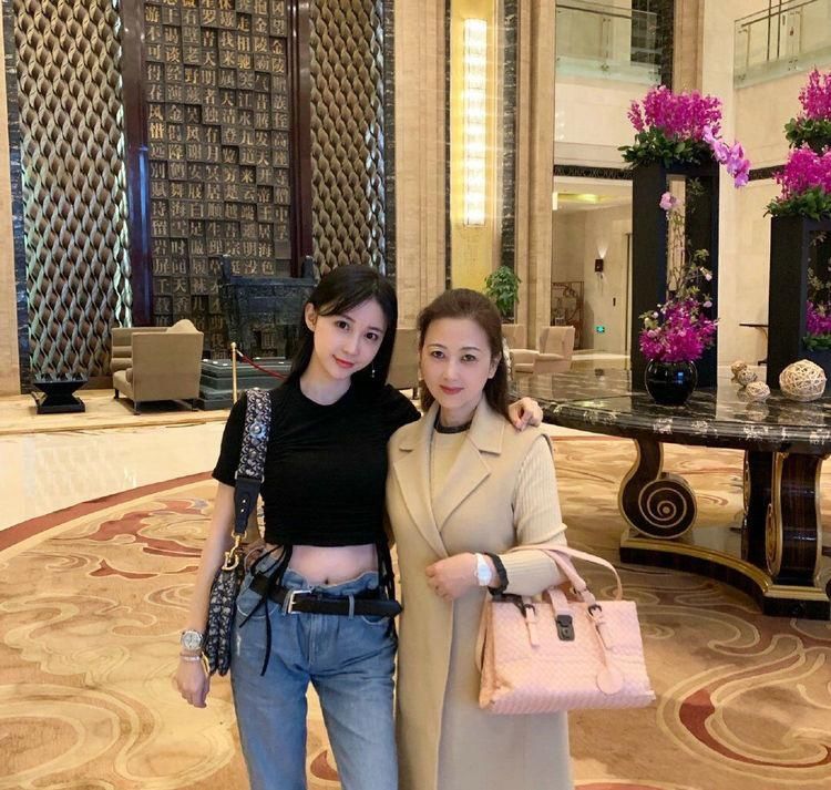  飞机|潘玮柏老婆有多壕！名牌包包、豪宅、飞机都有，身材不输女明星