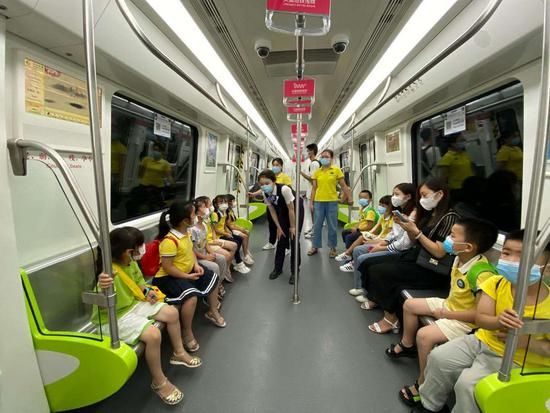  未成年人|地铁星时代“关爱未成年人，安全乘车手拉手”
