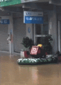 搞笑|搞笑GIF:现在都流行划船送餐,没两把刷子你都不敢上船