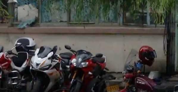 店老板|为30元被老婆痛骂 男子持刀抢劫修理店老板泄愤