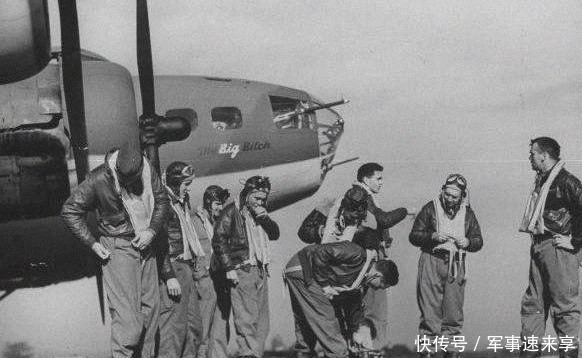 金币|美军飞行员的救生包，手枪匕首药品能理解，金币金表有什么用途？