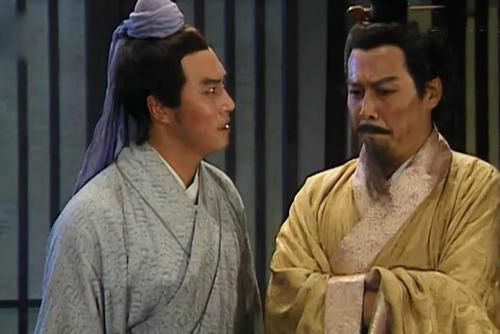 差点|虎牢关前吕布耀武扬威，公孙瓒差点被杀，赵云为何只观战不出手？