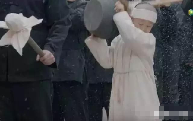 农村|农村出殡时，家中长子手持瓦盆摔碎，为啥要和瓦盆过不去？看完解开疑惑