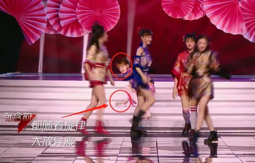  姐妹|《浪姐》第三次公演：金莎表演频繁失误，张雨绮的反应很圈粉！