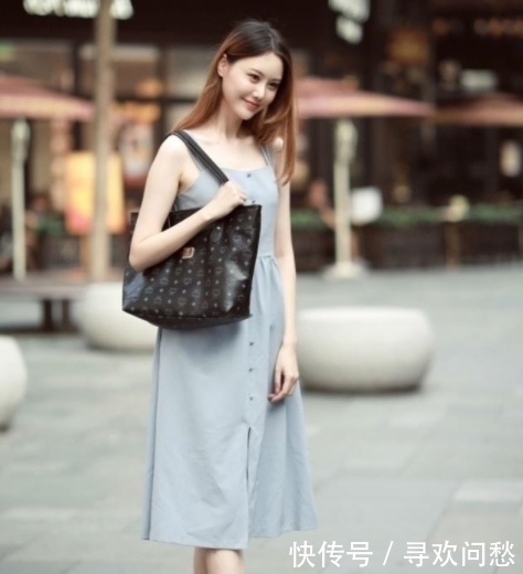 显眼|街拍美图:气质优雅的小姐姐,总是会在人群中,特别的显眼!