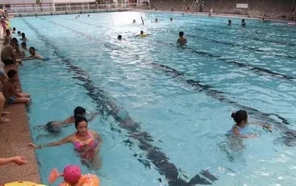 男童|女医生泳池内被13岁男童性骚扰，事后被人肉，导致自杀网友怒了