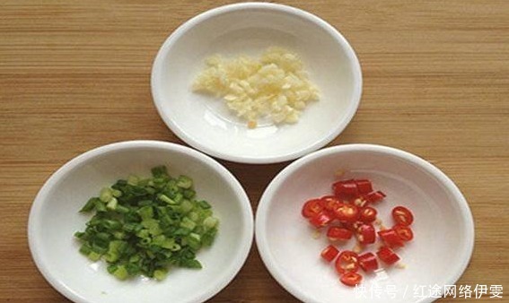 老人|如果家里有老人和孩子,一定要学会这道菜,既降血脂又增强免疫力