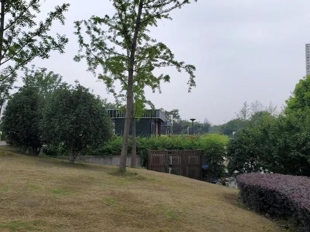  南京|秦淮河水位吃紧 谁把餐厅酒吧建在大坝“肚子”里？