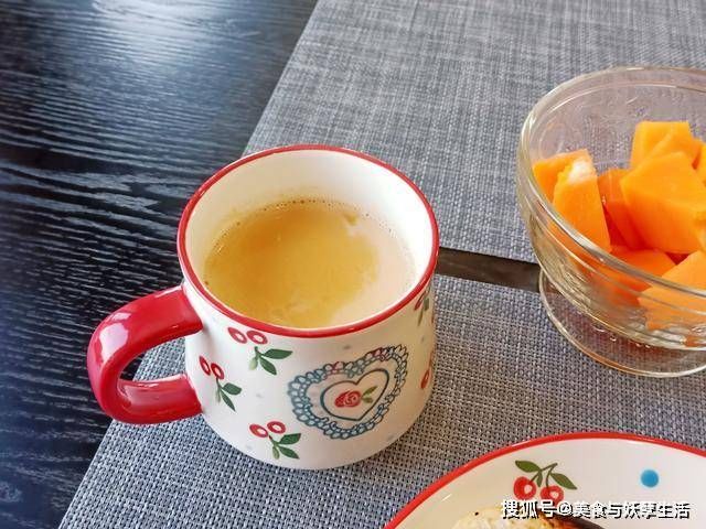 男女|老婆生活太讲究!周日早餐做7样,男女还分2桌,网友:精致女人