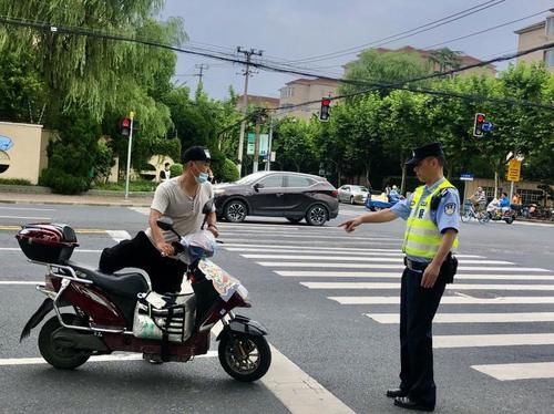  守法|“非机”不是“飞机”，“肉包铁”更应“守法如铁” ！徐汇警方对非机动车违法行为开展集中整治