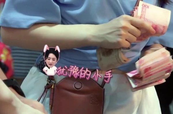  赵小扣|赵丽颖《中餐厅》管钱，5人吃火锅只花400元，却被人称“赵小扣”