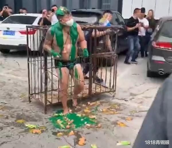 值得|小伙结婚遭伴郎婚闹，被脱得只剩内裤！网友：不值得同情！