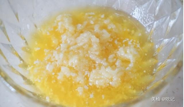 酥脆|嘎嘣脆，咬上一口酥脆掉渣的蒜香吐司条，香味扑鼻，值得一试