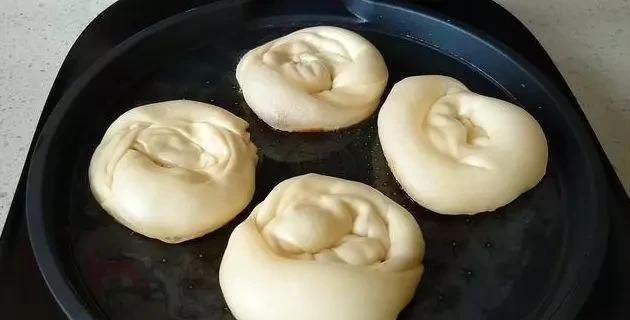 油条|懒人早餐饼,手不沾面,一搅一卷下锅煎,松软又筋道,比油条好吃