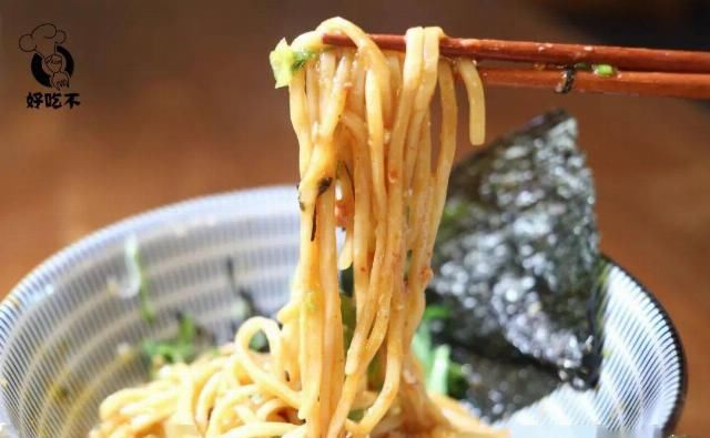 进去|纽约第一家日式油泼面+宝藏小酒馆新张!进去的居然都被上了一课?