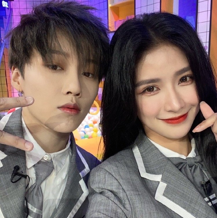  青春有你2|蔡卓宜分享婧妹团综合影，谁注意到配文内容？真羡慕这种友谊