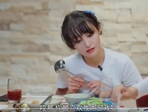  粉丝|郑爽采访引关注，直言不喜欢“贝微微”，称这一角色只是一种幻想