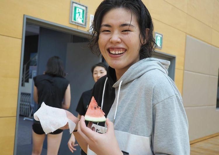  岛村|岛村春世笑容满面！NEC红色火箭队集训欢乐多，不见古贺纱理那