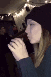 扫完|搞笑GIF:刚扫完地还得再扫一遍,大叔想离职的心都有了