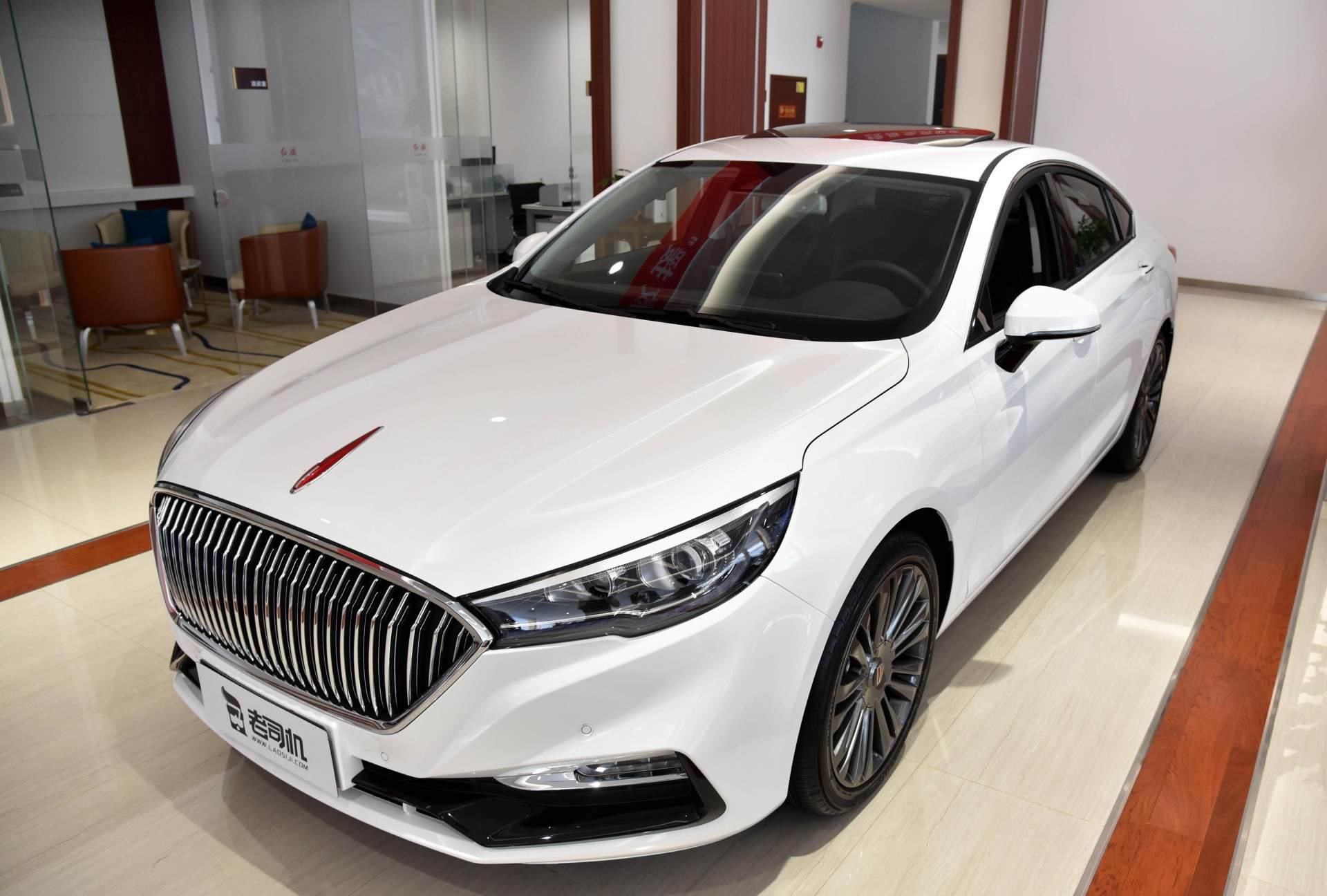 家族|红旗的销量“王炸”，家族外观比雅阁牛气，2875mm轴距舒适如家，价格15万