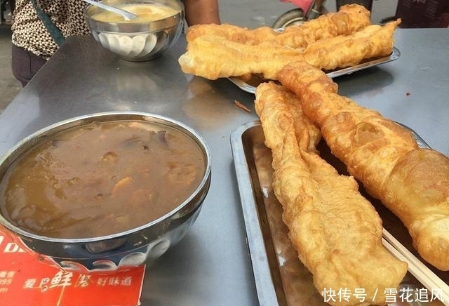 炸油条|炸油条,用泡打粉,用小苏打,都不对!这才是炸油条的正确做法