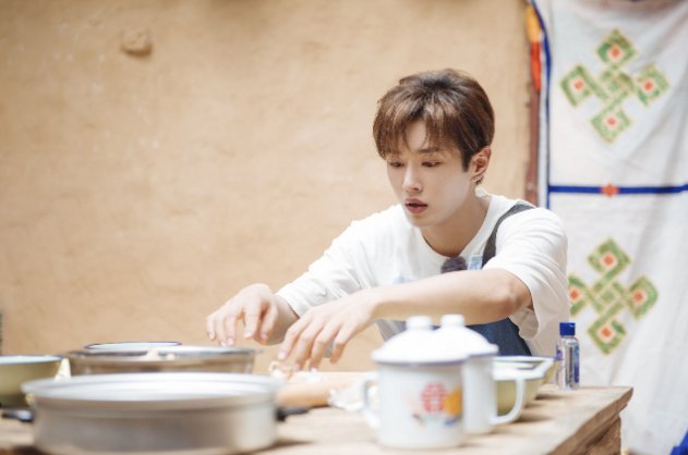 如今|杜华曾赌上一亿为UNIQ造势,如今正好六周年,就赌赢了王一博