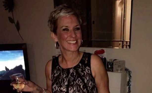  勒死|太不幸了，英国女子用绳子同时遛两狗，结果反被两狗勒死