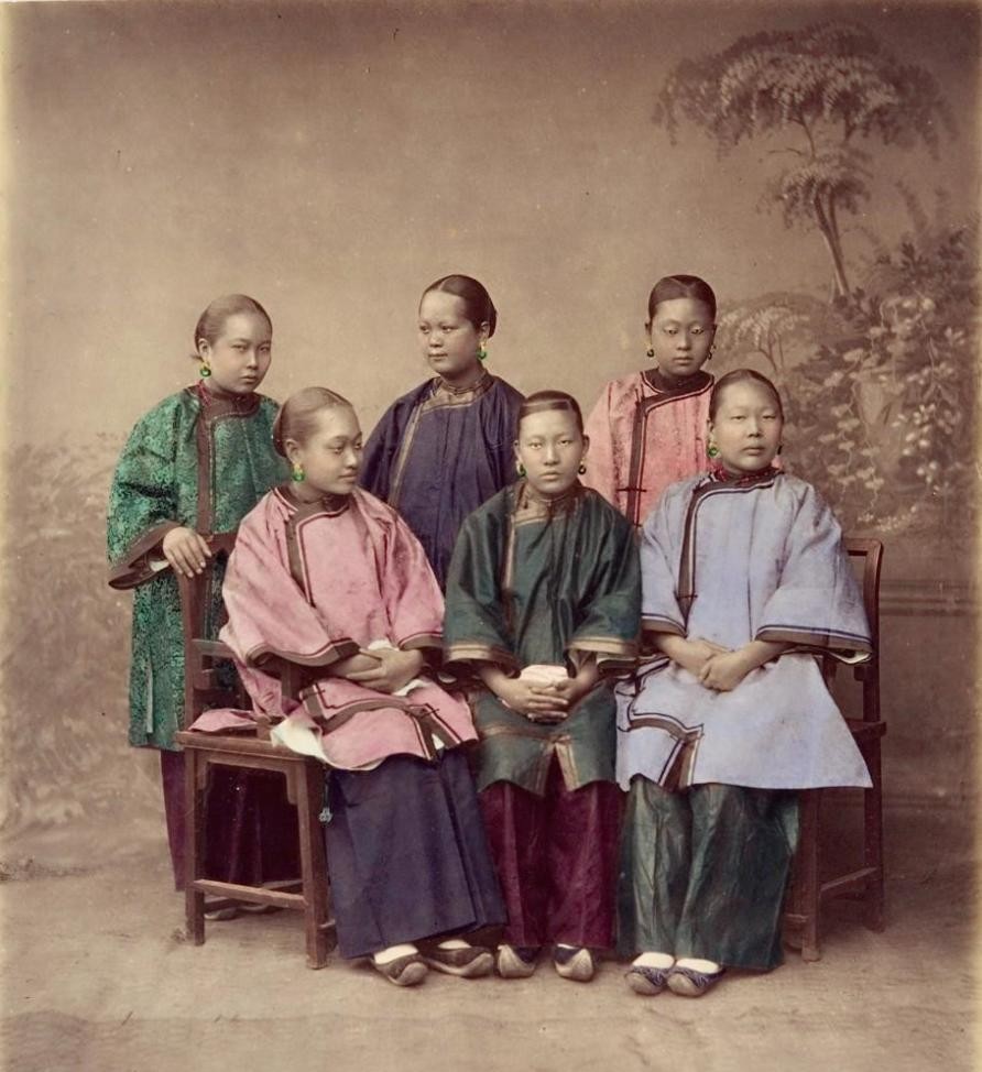  样子|珍贵上色老照片带你看看一百多年前的中国女性是什么样子，并不丑