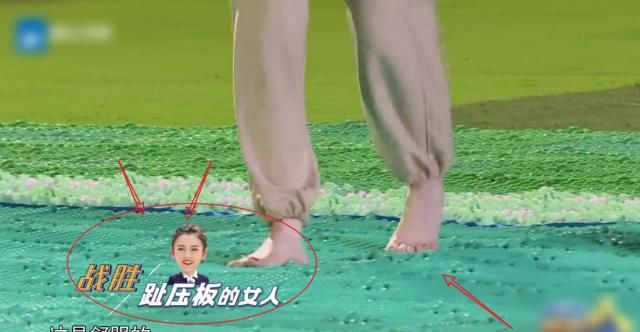  压板|《奔跑吧》宋祖儿不怕指压板？看清她的反应后，嘉宾们都看愣了