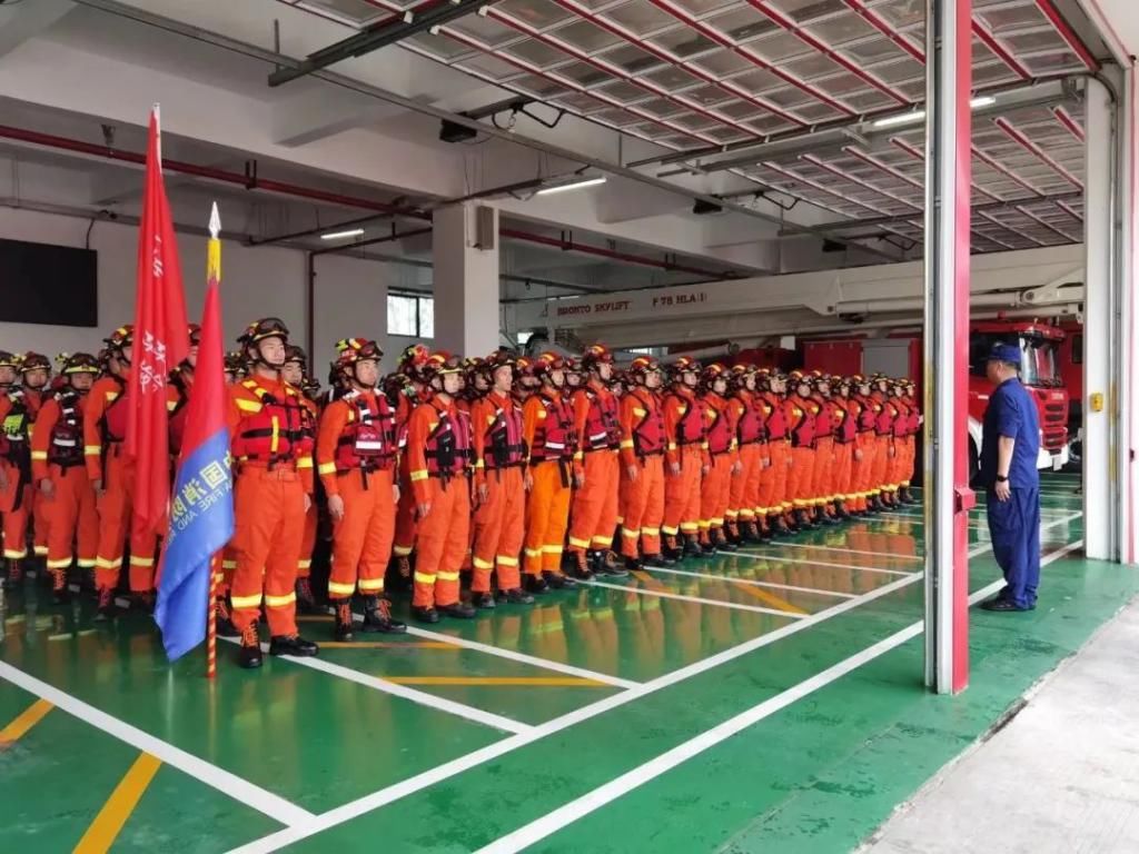  收下|【超燃】这组防汛图请收下！