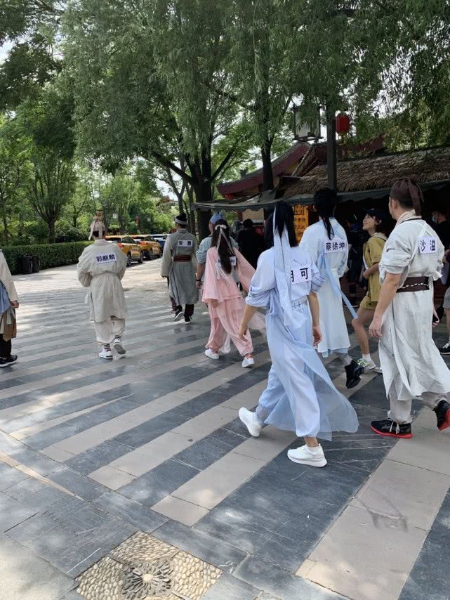 路透|《奔跑吧》路透全员换古装,胡可惊喜现身,baby生图暴露真实颜值