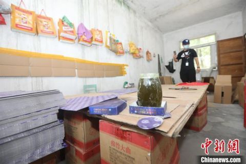制售|湖北警方打掉一制售假酒团伙 涉案金额逾2亿元