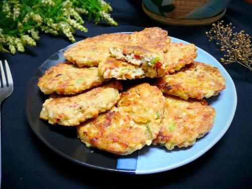 莲菜蔬菜饼|这两种食材,一个健脾一个护眼,搭配做成小饼,咬一口满嘴香!