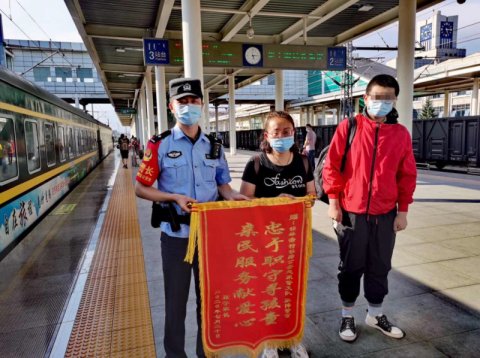  警探|警探号丨一言不合 网瘾少年就离家出走 还好遇到了他们