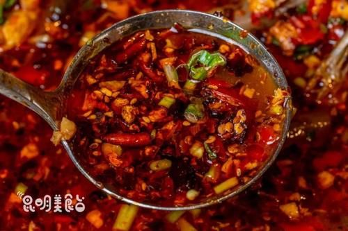 排队|昆明排队三十年老店,15张桌子,“镇店之宝”每天卖半吨