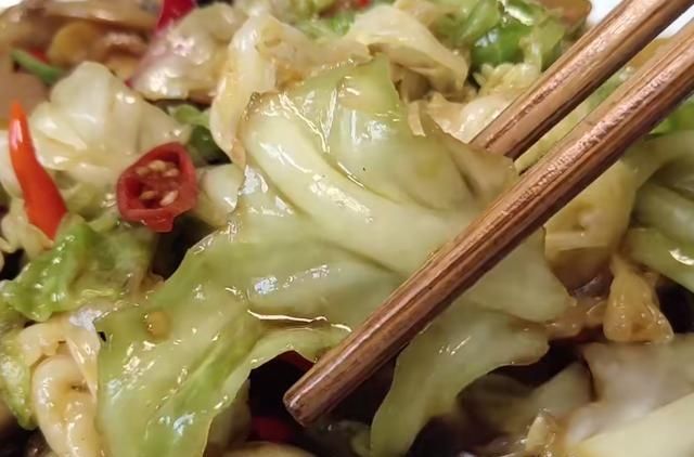 分享|居家分享酸辣腌包菜的好吃做法，香辣入味，甜酸爽口，家人都喜欢