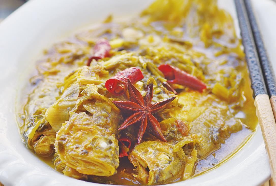 试试看|用这种菜烧小黄鱼,鱼肉嫩滑,酸爽开胃,比红烧的还好吃,试试看