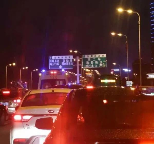 发生|突发!合肥金寨路高架发生事故