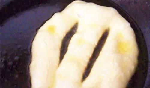  油条|早餐别再吃油条了，用面粉和鸡蛋，自制炸油饼，酥软蓬松又健康！