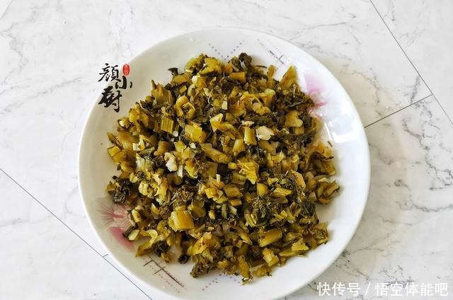  开胃|春节油腻吃多了，这两种素菜一起炒，清爽开胃，上桌就光盘