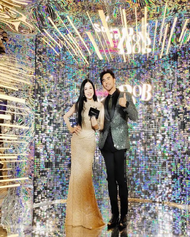  疯狂|钟丽缇的私服穿搭，虽然偶尔＂疯狂＂却透漏着幸福