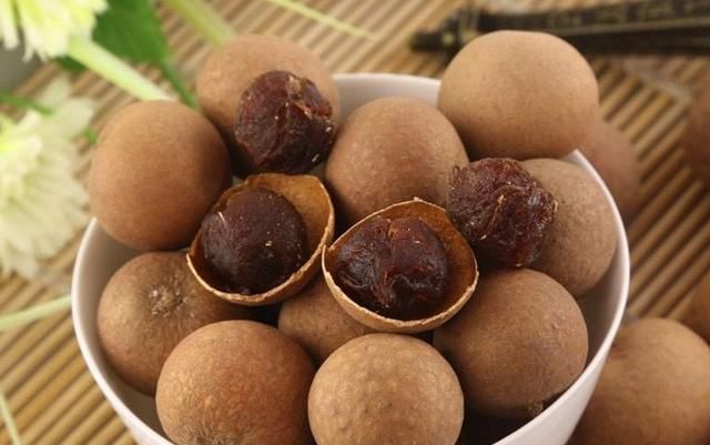  增强|桂圆和此物一起煮，增强记忆力，滋养卵巢，睡眠好了，人也精神了