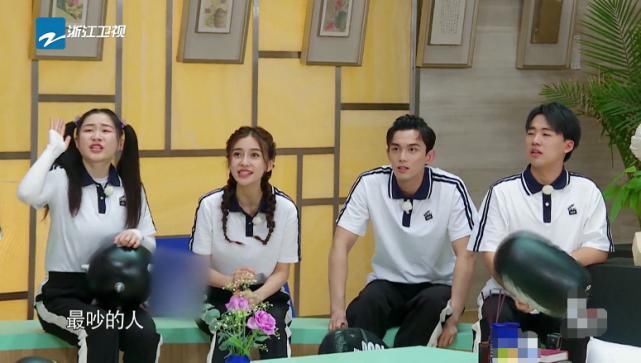  奔跑|《奔跑吧》最不守规则的嘉宾，玩游戏时公然“放水”，心疼baby