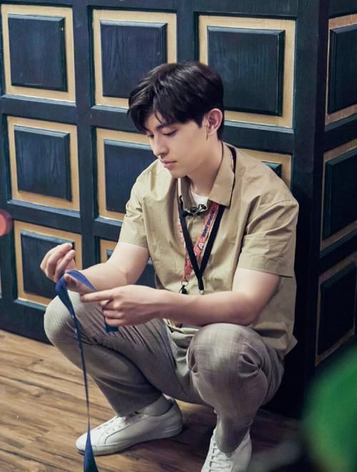  综艺节目|继《极挑》《密逃》后，邓伦再接新综艺，粉丝们却不满意了！